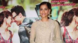 sonam kapoor, Sonam Kapoor twitter, Sonam Kapoor twitter trollSonam Kapoor trending, Sonam Kapoor cyber bullying, Sonam Kapoor troll, Entertainment news