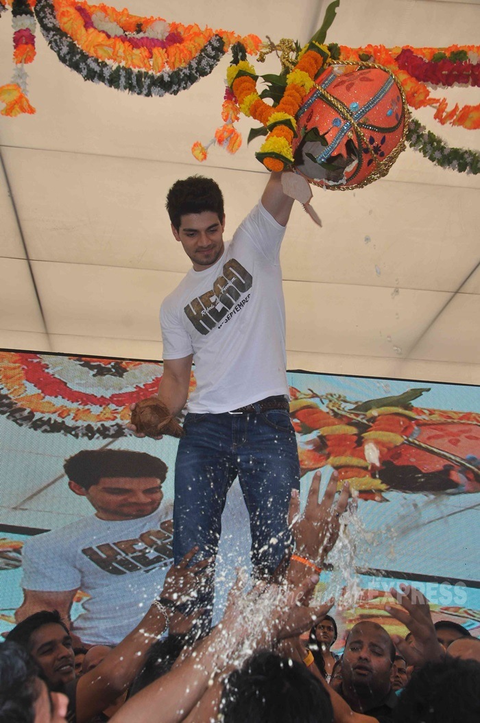 Sooraj Pancholi, Athiya Shetty, Tiger Shroff, Dahi Handi Celebrations, Akanksha Puri, Kyra Dutt, Satarupa Pyne, Avani Modi, Ruhi Singh, Kartik Aaryan, Nushrat Bharucha, Sonalli Sehgall, Ishita Sharma, Omkar Kapoor, Sunny Singh, Bollywood Dahi Handi, Dahi Handi Festival, Bollywood Dahi Handi Festival