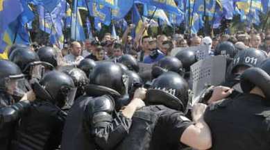 ukraine, ukraine clash, ukraine violence, ukraine grenade explosion, grenade, grenade explosion, police office killed ukraine violence, ukraine violence police killed, ukraine violence grenade explosion, world news