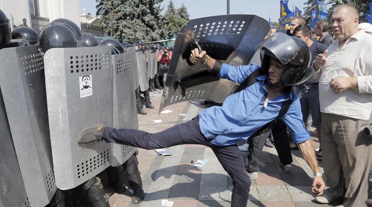 ukraine, ukraine clash, ukraine violence, ukraine grenade explosion, grenade, grenade explosion, police office killed ukraine violence, ukraine violence police killed, ukraine violence grenade explosion, world news