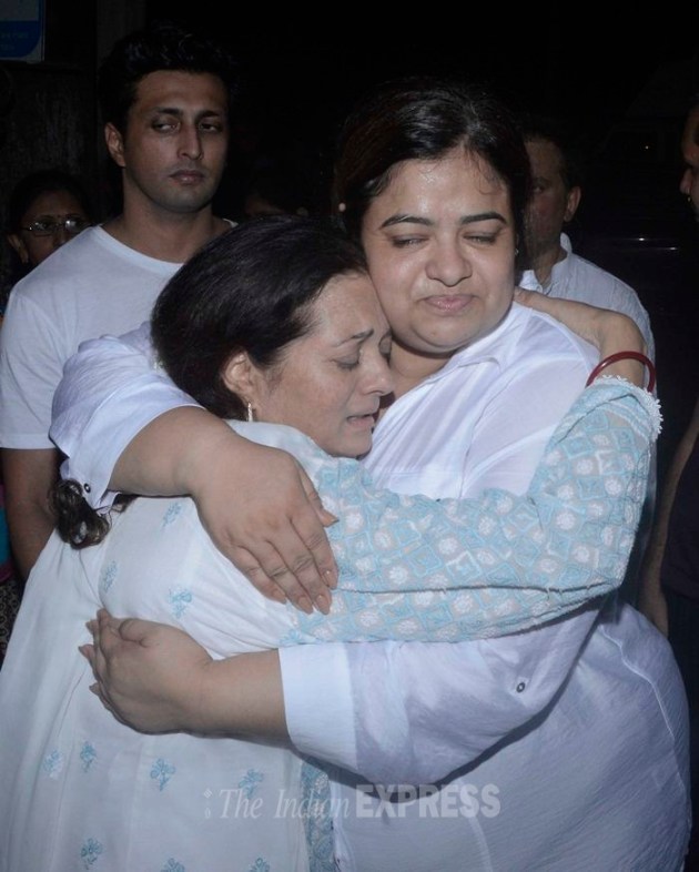 aadesh shrivastava prayer meet, aadesh shrivastava, aadesh shrivastava death, aadesh shrivastava pictures, vijeta pandit, amitabh bachchan, aishwarya rai bachchan, amitabh bachchan aadesh shrivastava, aishwarya, aishwarya rai bachchan aadesh Shrivastava, madhuri dixit, juhi chawla, aadesh shrivastava wife, vijeta pandit, aadesh shrivastava kids, aadesh shrivastava prayer meet pics, entertainment, bollywood