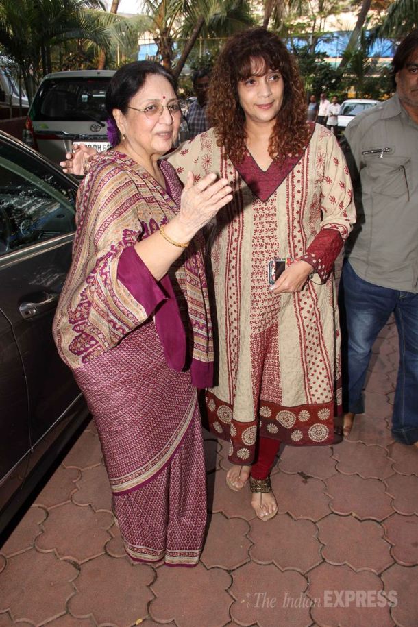 PHOTOS: Hema Malini, Randhir Kapoor at the prayer meet of Ravindra Jain