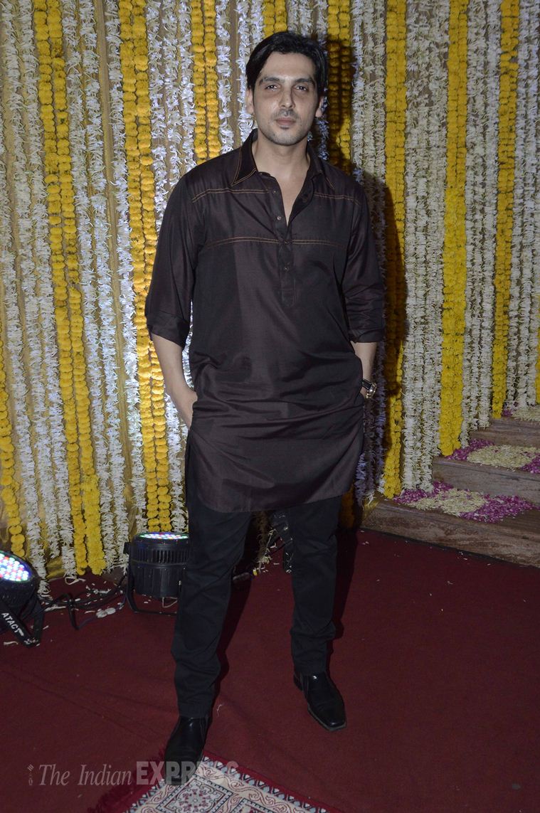Ronit Roy, Amitabh Bachchan, Jaya Bachchan, Shtrughan Sinha, Poonam Sinha, Tabu, Neelam Singh, Prem Chopra, Uma Chopra, Rohit Roy, Manasi Joshi Roy, Tanu Weds Manu Returns, R Madhavan, Sarita Birji, Ranjeet, Aloka, Sharman Joshi, Prerana Chopra, Zayed Khan, Subhash Ghai