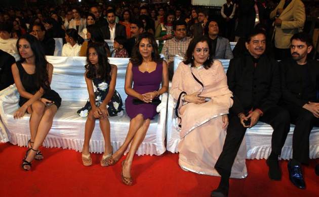 shah rukh khan, srk, happy birthday shah rukh khan, srk pics, srk birthday, shah rukh khan birthday, shah rukh khan birthday pictures, shah rukh khan 50th birthday, shah rukh khan pics, shah rukh khan movies, shah rukh khan family, shah rukh khan family pics, shah rukh khan movies pics, shah rukh khan happy birthday, shah rukh khan news, entertainment, bollywood