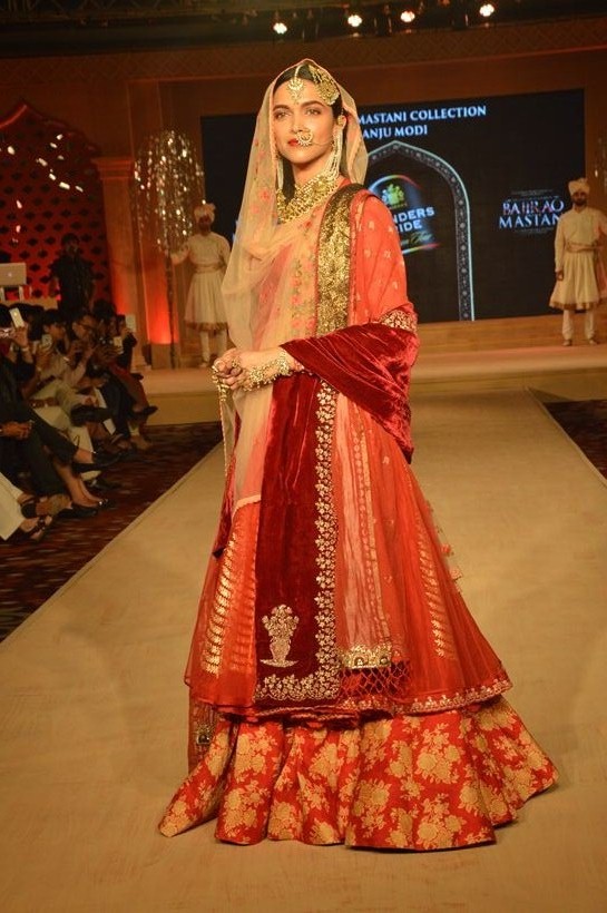 10 Extravagant Looks of Deepika Padukone And Priyanka Chopra From Bajirao  Mastani