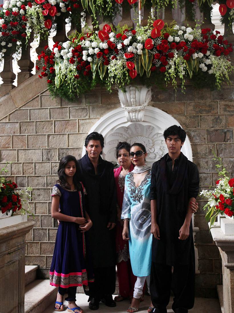 shah rukh khan, srk, happy birthday shah rukh khan, srk pics, srk birthday, shah rukh khan birthday, shah rukh khan birthday pictures, shah rukh khan 50th birthday, shah rukh khan pics, shah rukh khan movies, shah rukh khan family, shah rukh khan family pics, shah rukh khan movies pics, shah rukh khan happy birthday, shah rukh khan news, entertainment, bollywood