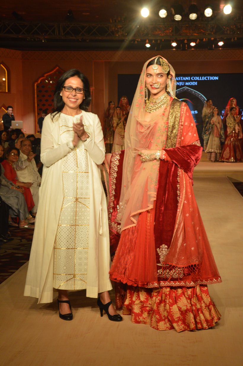Tarun Tahiliani Designer Outfits: Delve into The Captivating Journey