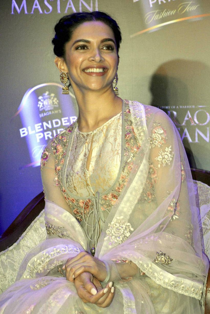 Deepika Padukone, Deepika Padukone ramp, bajirao mastani, deewani mastani, Deepika Padukone deewani mastani, deewani mastani song launch, deepika, ranveer singh, sanjay leela bhansali, priyanka chopra, anju modi, entertainment news, Deepika Padukone news, Deepika Padukone latest news, bollywood news