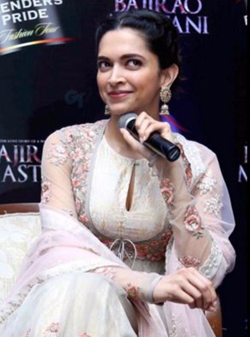 Deepika Padukone, Deepika Padukone ramp, bajirao mastani, deewani mastani, Deepika Padukone deewani mastani, deewani mastani song launch, deepika, ranveer singh, sanjay leela bhansali, priyanka chopra, anju modi, entertainment news, Deepika Padukone news, Deepika Padukone latest news, bollywood news