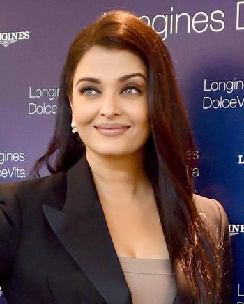 350px x 436px - Aishwarya Rai Bachchan is a sleek Goddess | Entertainment Gallery News,The  Indian Express | Page 2