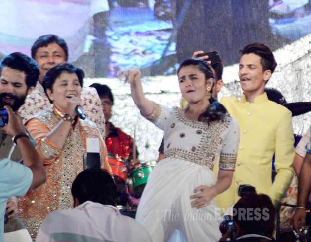 shahid kapoor, alia bhatt, shahid alia, shahid alia celebrates navratri, shahid kapoor pics, alia bhatt pics, shahid kapoor photos, alia bhatt photos, shahid kapoor images, alia images, shahid alia pics, latest photos of shahid kapoor, latest photos of alia bhatt, alia bhatt hot photos