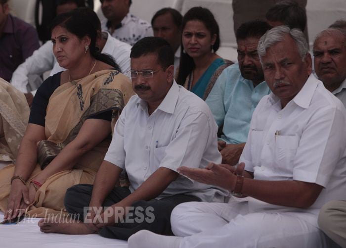 Gandhi Jayanti, #GandhiJayanti, Gandhi Jayanti 2015, Gandhi Jayanti Photos, Gandhi Jayanti pics, Mahatma Gandhi, M K Gandhi, mahatma gandhi birth anniversary, Narendra modi, Sonia Gandhi, Pranab Mukherjee, Arvind Kejriwal, L K Advani, Hamid Ansari, Venkaiah Naidu, Mahesh Sharma, Shiela Dixit, Indian Express