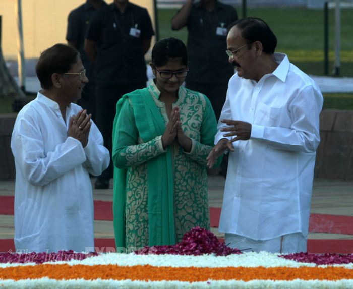 Lal Bahadur Shastri, Lal Bahadur Shastri Jayanti, Lal Bahadur Shastri Jayanti 2015, Lal Bahadur Shastri Photos, Lal Bahadur Shastri pics, Lal Bahadur Shastri birth anniversary, Sonia Gandhi, Arvind Kejriwal, L K Advani, Hamid Ansari, Venkaiah Naidu, Ajay Maken, Indian Express