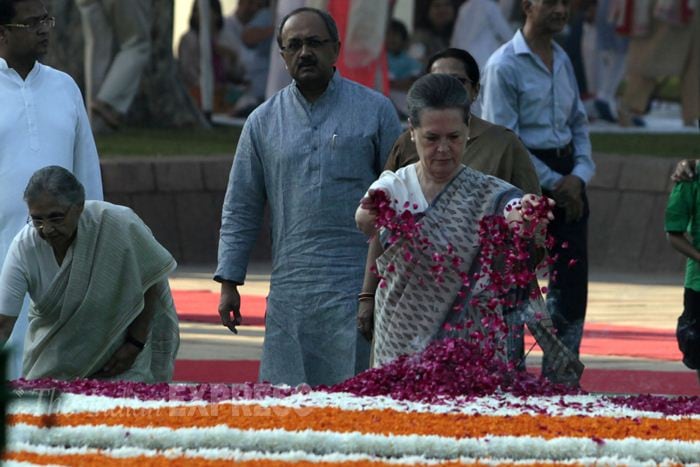 Lal Bahadur Shastri, Lal Bahadur Shastri Jayanti, Lal Bahadur Shastri Jayanti 2015, Lal Bahadur Shastri Photos, Lal Bahadur Shastri pics, Lal Bahadur Shastri birth anniversary, Sonia Gandhi, Arvind Kejriwal, L K Advani, Hamid Ansari, Venkaiah Naidu, Ajay Maken, Indian Express