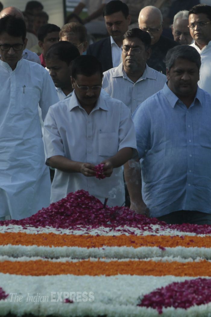 Lal Bahadur Shastri, Lal Bahadur Shastri Jayanti, Lal Bahadur Shastri Jayanti 2015, Lal Bahadur Shastri Photos, Lal Bahadur Shastri pics, Lal Bahadur Shastri birth anniversary, Sonia Gandhi, Arvind Kejriwal, L K Advani, Hamid Ansari, Venkaiah Naidu, Ajay Maken, Indian Express
