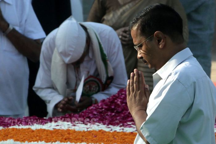 Lal Bahadur Shastri, Lal Bahadur Shastri Jayanti, Lal Bahadur Shastri Jayanti 2015, Lal Bahadur Shastri Photos, Lal Bahadur Shastri pics, Lal Bahadur Shastri birth anniversary, Sonia Gandhi, Arvind Kejriwal, L K Advani, Hamid Ansari, Venkaiah Naidu, Ajay Maken, Indian Express