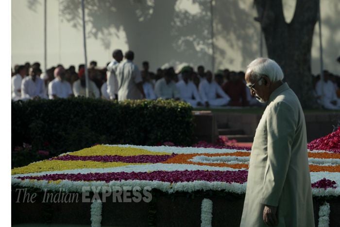 Lal Bahadur Shastri, Lal Bahadur Shastri Jayanti, Lal Bahadur Shastri Jayanti 2015, Lal Bahadur Shastri Photos, Lal Bahadur Shastri pics, Lal Bahadur Shastri birth anniversary, Sonia Gandhi, Arvind Kejriwal, L K Advani, Hamid Ansari, Venkaiah Naidu, Ajay Maken, Indian Express