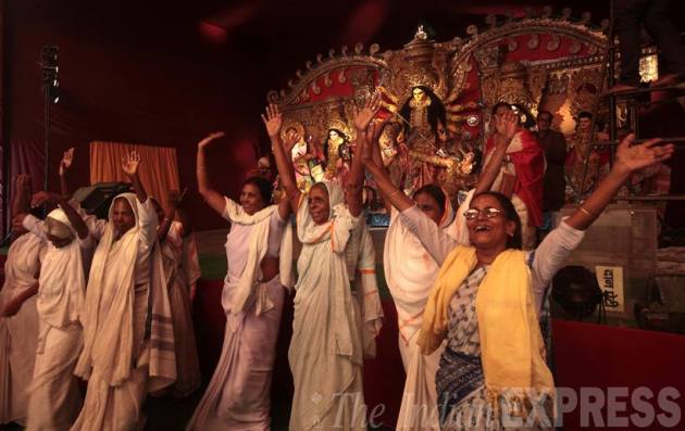 Durga Puja, Durga Puja 2015, Durga Puja delhi, Durga Puja kolkata, Durga Puja celebrations, Durga Puja pandals, Durga Puja delhi pandals, Durga Puja 2015 celebrations, dussehra 2015, dussehra celebrations, dussehra 2015 celebrations, dussehra, Durga Puja photos, Durga Puja 2015 photos, Durga Puja 2015 pictures, indian express Durga Puja photos
