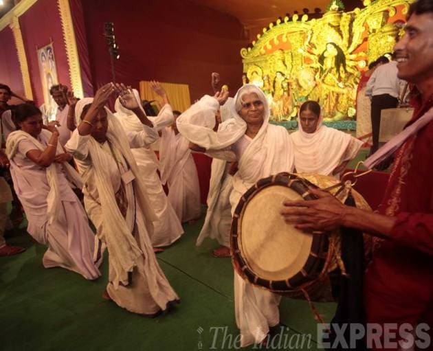Durga Puja, Durga Puja 2015, Durga Puja delhi, Durga Puja kolkata, Durga Puja celebrations, Durga Puja pandals, Durga Puja delhi pandals, Durga Puja 2015 celebrations, dussehra 2015, dussehra celebrations, dussehra 2015 celebrations, dussehra, Durga Puja photos, Durga Puja 2015 photos, Durga Puja 2015 pictures, indian express Durga Puja photos