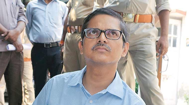 Suspended IPS officer Amitabh Thakur during his dharna at Hazratgunj police station, in Lucknow on Thursday. (Source: Express Photo by Pramod Adhikari)