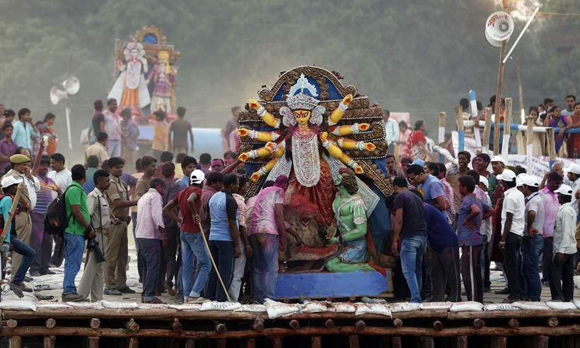 Durga Visarjan, Dussehra, Durga Puja, Navratri, Vermilion Play, Sindur Khela, Durga Visarjan pics, Durga Visarjan Photos, Durga Puja Festival, Durga Idols, Durga Puja Photos, Durga Pics