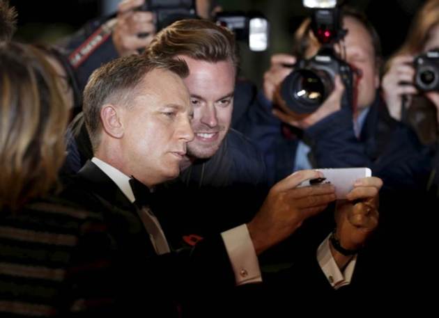 Kate Middleton, Prince William, daniel craig, spectre, james bond, spectre premiere, james bond spectre premiere, Kate Middleton spectre premiere, Prince William spectre premiere, daniel craig with wife, daniel craig Kate Middleton, daniel craig Prince William, prince harry, prince harry at spectre premiere, james bond movie, sam mendes, sam smith, entertainment, spectre 007, spectre cast pics
