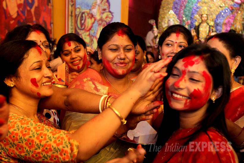 Durga Visarjan, Dussehra, Durga Puja, Navratri, Vermilion Play, Sindur Khela, Durga Visarjan pics, Durga Visarjan Photos, Durga Puja Festival, Durga Idols, Durga Puja Photos, Durga Pics