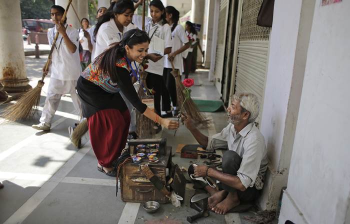 Gandhi Jayanti, #GandhiJayanti, Gandhi Jayanti 2015, Gandhi Jayanti Photos, Gandhi Jayanti pics, Mahatma Gandhi, M K Gandhi, mahatma gandhi birth anniversary, Narendra modi, Sonia Gandhi, Pranab Mukherjee, Arvind Kejriwal, L K Advani, Hamid Ansari, Venkaiah Naidu, Mahesh Sharma, Shiela Dixit, Indian Express