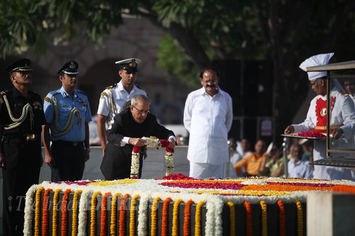 Gandhi Jayanti, #GandhiJayanti, Gandhi Jayanti 2015, Gandhi Jayanti Photos, Gandhi Jayanti pics, Mahatma Gandhi, M K Gandhi, mahatma gandhi birth anniversary, Narendra modi, Sonia Gandhi, Pranab Mukherjee, Arvind Kejriwal, L K Advani, Hamid Ansari, Venkaiah Naidu, Mahesh Sharma, Shiela Dixit, Indian Express