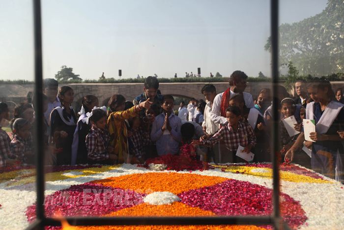 Gandhi Jayanti, #GandhiJayanti, Gandhi Jayanti 2015, Gandhi Jayanti Photos, Gandhi Jayanti pics, Mahatma Gandhi, M K Gandhi, mahatma gandhi birth anniversary, Narendra modi, Sonia Gandhi, Pranab Mukherjee, Arvind Kejriwal, L K Advani, Hamid Ansari, Venkaiah Naidu, Mahesh Sharma, Shiela Dixit, Indian Express