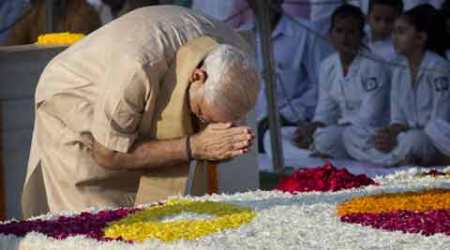 Mahatma Gandhi, Birth Anniversary, Mahatma Gandhi birthday, Narendra Modi, Gandhi ji birthday, Mahatma Gandhi homage, mahatma Gandhi rajghat, Arvind kejriwal, Sonai Gandhi, Sheila Dikshit, Nation news, india news
