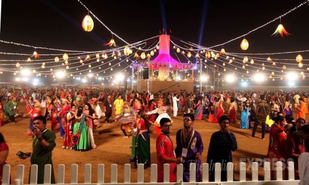 Navratri, Navaratri, Garba, Dandiya, Dandiya Raas, Garba Raas, Navratri Festival, Dussehra, Dasara, Dandiya Pics, Gabra Pics, Dandiya Photos, Garba Photos, Navratri Photos, Indian Express