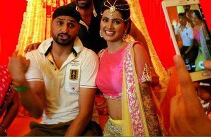 geeta basra, harbhajan singh, harbhajan singh marriage, harbhajan singh mehendi, geeta basra mehendi, geeta harbhajan, harbhajan singh pics, harbhajan singh mehendi pics, geeta basra mehendi pics, geeta basra harbhajan pics, harbhajan singh marriage ceremony, entertainment