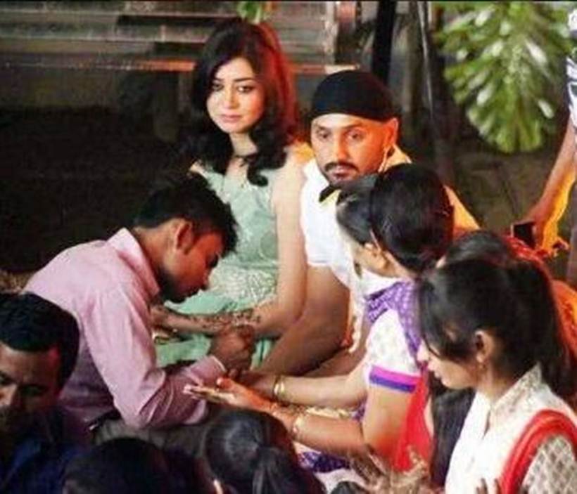 geeta basra, harbhajan singh, harbhajan singh marriage, harbhajan singh mehendi, geeta basra mehendi, geeta harbhajan, harbhajan singh pics, harbhajan singh mehendi pics, geeta basra mehendi pics, geeta basra harbhajan pics, harbhajan singh marriage ceremony, entertainment