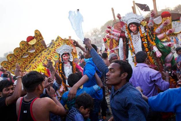 Devotees across India bid adieu to Maa Durga | Lifestyle Gallery News ...