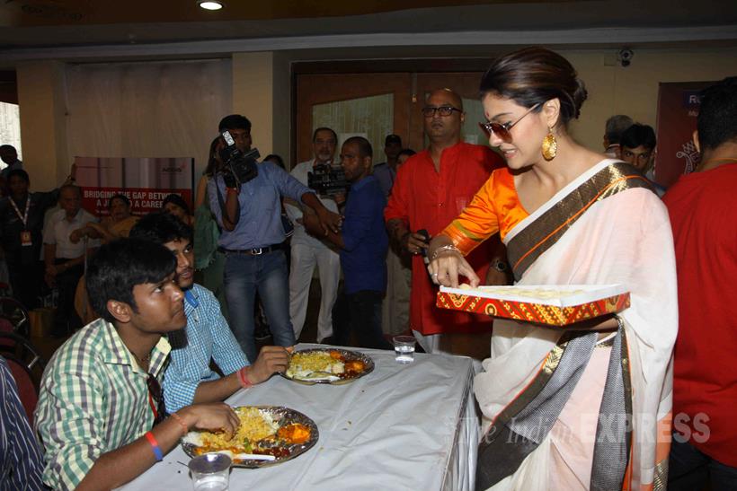 kajol, kajol durga puja, kajol tanishaa, kajol durga puja celebrations, kajol tanuja, kajol sister, kajol mother, tanuja, tanishaa mukerji, sharbani mukherji, anurag basu