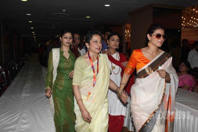 kajol, kajol durga puja, kajol tanishaa, kajol durga puja celebrations, kajol tanuja, kajol sister, kajol mother, tanuja, tanishaa mukerji, sharbani mukherji, anurag basu