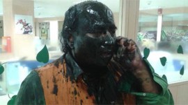 Sudheendra Kulkarni, Shiv Sena, ink attack, Sudheendra Kulkarni shiv sena, shiv sena activists, Sudheendra Kulkarni, Sudheendra Kulkarni Shiv Sena, Shiv Sena Sudheendra Kulkarni, Kasuri book launch, Khurshid Mahmud Kasuri book, Shiv Sena party, shiv sena news, Mumbai news, India news