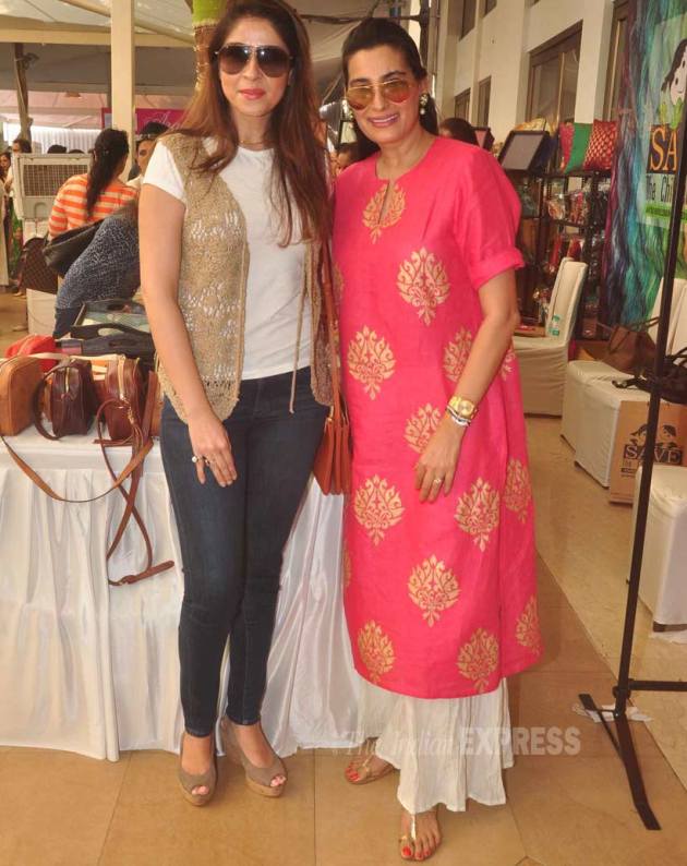 Athiya Shetty’s day out with dad Suniel, mum Mana at Araaish ...