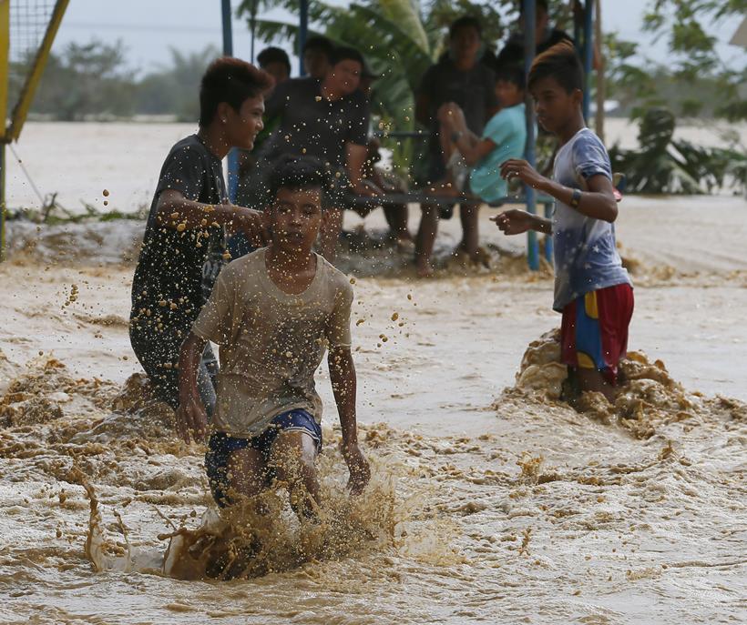typhoon Koppu, Philippines, Philippines Typhoon, Typhoon Koppu damage, Typhoon Koppu Philippines, Typhoon Koppu Philippines damage, Typhoon Koppu photos, philippines typhoon photos, philippines news, typhoon koppu news, philippines photos, world photos, world news
