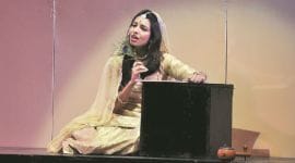 Nadira Babbar, Jaise Sookhe Huey Phool Kitaabon Mein Milien, Nadira Babbar theatre, Nadira Babbar plays, Nadira Babbar news plays, tagore theatre, Nadira Babbar Play Review