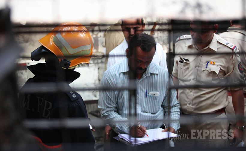 cylinder blast, Fire Broke Down, cylinder blast mumbai, 8 killed in blast, mumbai cylinder blast, 8 killed in cylinder blast, cylinder blast mumbai hotel, mumbai hotel cylinder blast, mumbai news, latest news mumbai