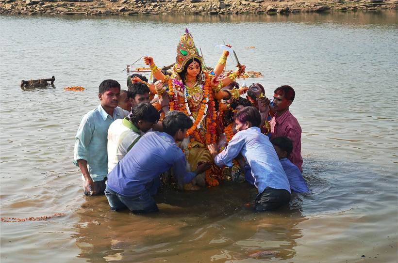 Durga Visarjan, Dussehra, Durga Puja, Navratri, Vermilion Play, Sindur Khela, Durga Visarjan pics, Durga Visarjan Photos, Durga Puja Festival, Durga Idols, Durga Puja Photos, Durga Pics