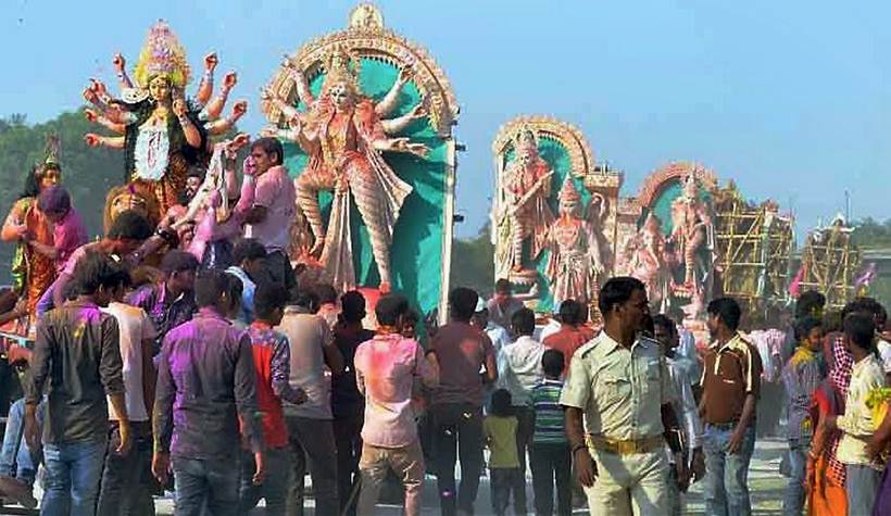 Durga Visarjan, Dussehra, Durga Puja, Navratri, Vermilion Play, Sindur Khela, Durga Visarjan pics, Durga Visarjan Photos, Durga Puja Festival, Durga Idols, Durga Puja Photos, Durga Pics