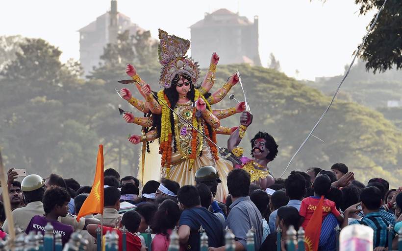 Durga Visarjan, Dussehra, Durga Puja, Navratri, Vermilion Play, Sindur Khela, Durga Visarjan pics, Durga Visarjan Photos, Durga Puja Festival, Durga Idols, Durga Puja Photos, Durga Pics
