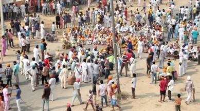 punjab clashes, guru Granth Sahib, Fardikot village, religious books, religious clashes, protest, sikh protest, punjab sikh protest, punjab sikh clash, faridkot sikh clash, faridkot sikh protest, news, communal clashes, punjab news, india news, latest news, latest news