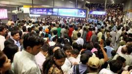 Delhi Metro, Delhi Metro Man Shoots himself, CISF man shoots himself at metro station, Man shoots himself at Delhi metro, Delhi crime news, latest news, India news