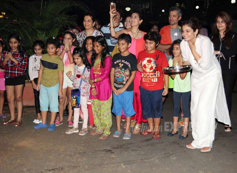 Raveena Tandon, Raveena Tandon Dussehra, Raveena Tandon Dussehra Ranbir Rasha, Raveena Tandon daughter Rasha, Raveena Tandon Ranbir photos, Raveena Tadon Dusshera celebrations, Raveena Tandon photos, Anil Thadani