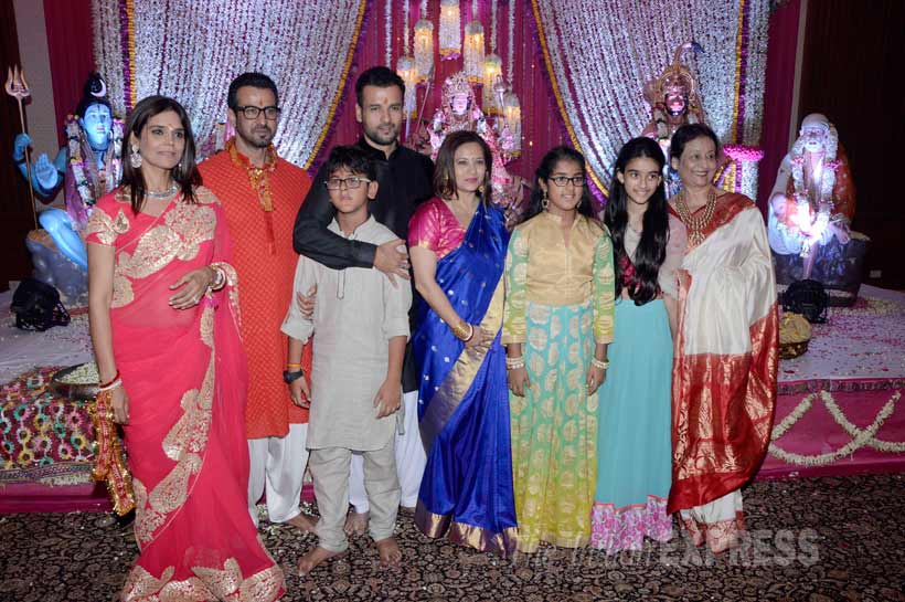 Ronit Roy, Amitabh Bachchan, Jaya Bachchan, Shtrughan Sinha, Poonam Sinha, Tabu, Neelam Singh, Prem Chopra, Uma Chopra, Rohit Roy, Manasi Joshi Roy, Tanu Weds Manu Returns, R Madhavan, Sarita Birji, Ranjeet, Aloka, Sharman Joshi, Prerana Chopra, Zayed Khan, Subhash Ghai, Roshni Chopra, Suchitra Krishnamoorthi, Ashwini Kalsekar, Rakshanda Khan, Sheeba Akashdeep, Tejaswini Kolhapure