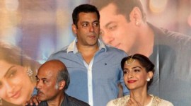 Salman Khan, Salman Khan Bigg Boss, Bigg Boss 9, Bigg Boss, Salman Bigg Boss, Salman, Bigg Boss Double trouble, Salman Khan Bigg Boss 9, Salman Khan Bigg Boss Season, Bigg Boss Season 9, Salman Khan Salary, Salman khan TV Show, Salman Bigg Boss Episodes, Bigg Boss Salman, Bigg Boss contestants, Entertainment news